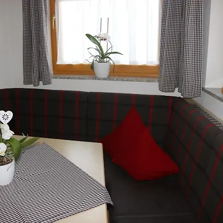Katharina Bis 12 Personen Mit Saunachalet Und Blick Auf Bergwelt Des Zillertals Apartment *