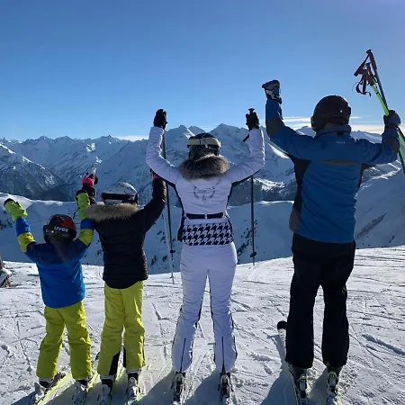 Katharina Bis 12 Personen Mit Saunachalet Und Blick Auf Bergwelt Des Zillertals דירה *