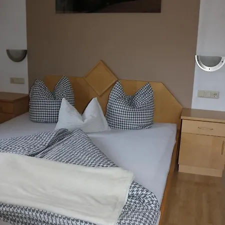 Katharina Bis 12 Personen Mit Saunachalet Und Blick Auf Bergwelt Des Zillertals Apartment Hippach