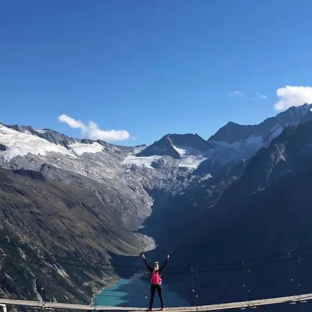 Katharina Bis 5 Personen Mit Saunachalet Und Blick Auf Bergwelt Des Zillertals Hippach