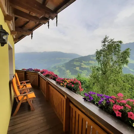 Katharina Bis 5 Personen Mit Saunachalet Und Blick Auf Bergwelt Des Zillertals *