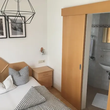 Apartman Katharina Bis 12 Personen Mit Saunachalet Und Blick Auf Bergwelt Des Zillertals