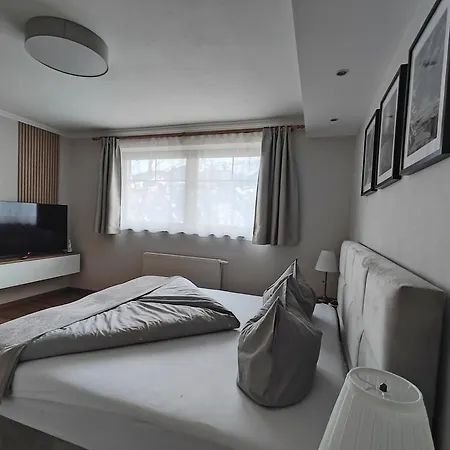 Katharina Bis 5 Personen Mit Saunachalet Und Blick Auf Bergwelt Des Zillertals