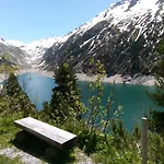 Katharina Bis 5 Personen Mit Saunachalet Und Blick Auf Bergwelt Des Zillertals *