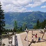 Katharina Bis 5 Personen Mit Saunachalet Und Blick Auf Bergwelt Des Zillertals Hippach