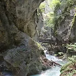 Lägenhet Katharina Bis 5 Personen Mit Saunachalet Und Blick Auf Bergwelt Des Zillertals *
