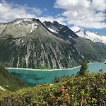 Katharina Bis 5 Personen Mit Saunachalet Und Blick Auf Bergwelt Des Zillertals *
