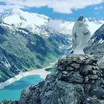 Katharina Bis 5 Personen Mit Saunachalet Und Blick Auf Bergwelt Des Zillertals Hippach