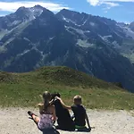 Katharina Bis 5 Personen Mit Saunachalet Und Blick Auf Bergwelt Des Zillertals