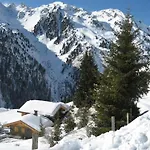 Katharina Bis 5 Personen Mit Saunachalet Und Blick Auf Bergwelt Des Zillertals Hippach