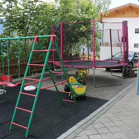 アパート Katharina Bis 5 Personen Mit Saunachalet Und Blick Auf Bergwelt Des Zillertals