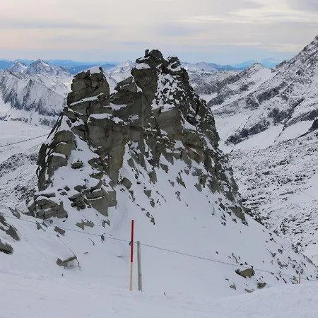 アパート Katharina Bis 5 Personen Mit Saunachalet Und Blick Auf Bergwelt Des Zillertals ヒパッハ