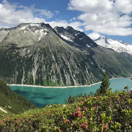 Katharina Bis 5 Personen Mit Saunachalet Und Blick Auf Bergwelt Des Zillertals *