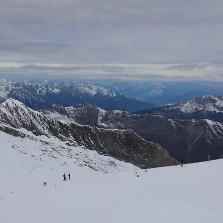 アパート Katharina Bis 5 Personen Mit Saunachalet Und Blick Auf Bergwelt Des Zillertals ヒパッハ