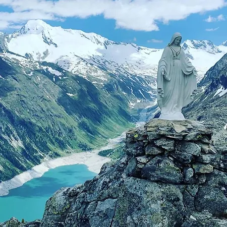 Katharina Bis 5 Personen Mit Saunachalet Und Blick Auf Bergwelt Des Zillertals ヒパッハ