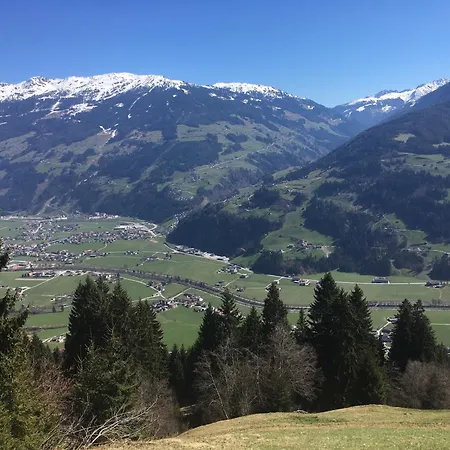 アパート Katharina Bis 5 Personen Mit Saunachalet Und Blick Auf Bergwelt Des Zillertals *