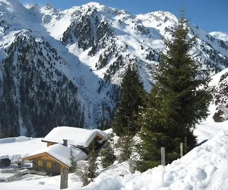 Katharina Bis 5 Personen Mit Saunachalet Und Blick Auf Bergwelt Des Zillertals ヒパッハ