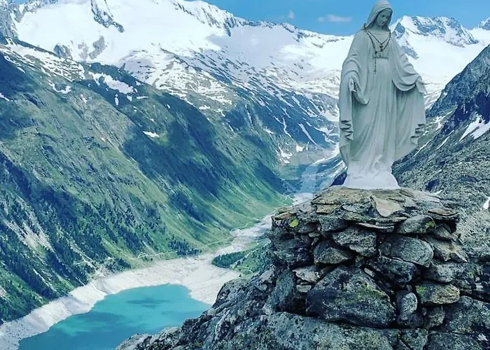 Katharina Bis 5 Personen Mit Saunachalet Und Blick Auf Bergwelt Des Zillertals Hippach