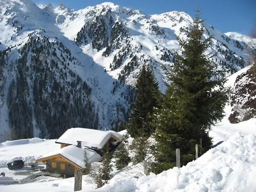 Katharina Bis 5 Personen Mit Saunachalet Und Blick Auf Bergwelt Des Zillertals Hippach